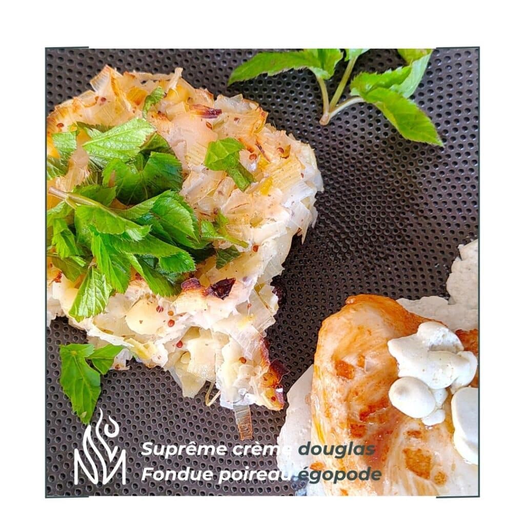 Suprême de poulet avec sauce aux épines de Douglas